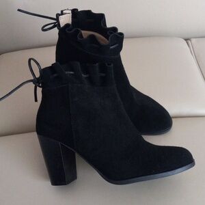 Crown & Ivy Black Suede Ruffle Back Tie Ankle Booties Size 6M